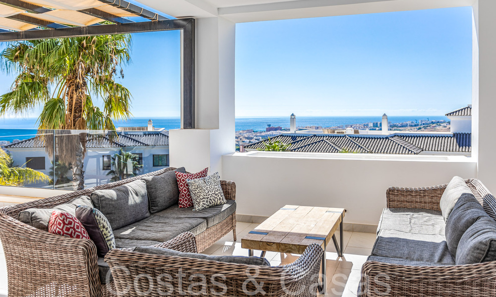 Instapklaar, ruim penthouse met panoramisch zeezicht te koop in de heuvels van Estepona, dichtbij het centrum 67535