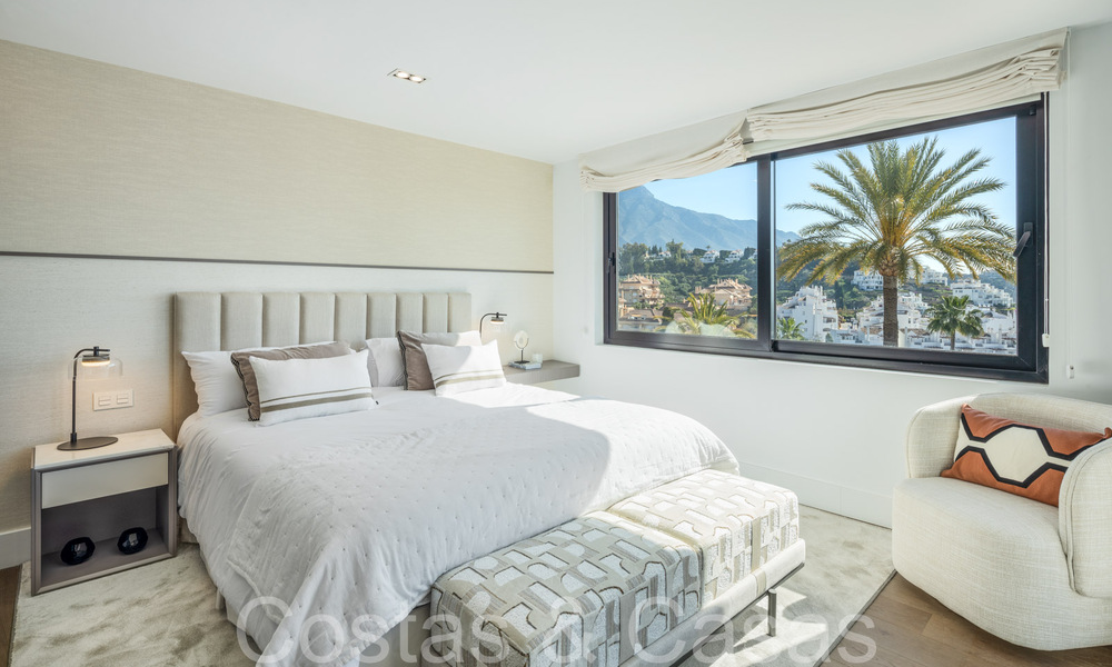 Stijlvol gerenoveerde luxevilla met zeezicht te koop in Nueva Andalucia’s golfvallei, Marbella 67747