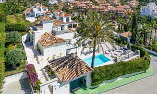 Stijlvol gerenoveerde luxevilla met zeezicht te koop in Nueva Andalucia’s golfvallei, Marbella 67755 