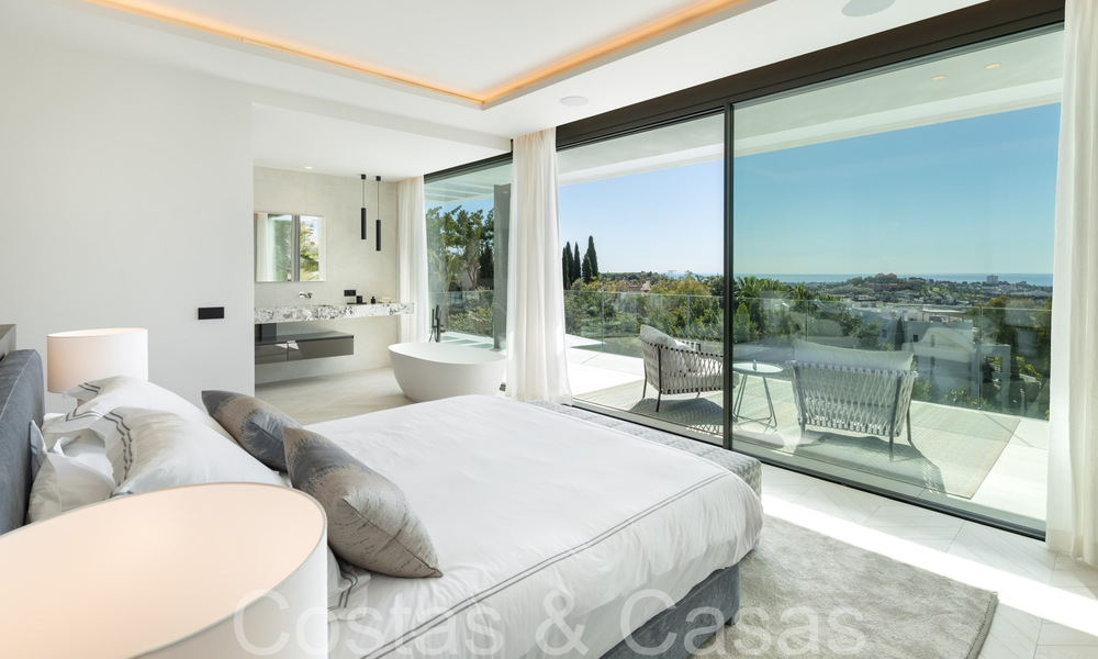 Instapklare, moderne luxevilla met onbelemmerd zeezicht te koop, gelegen in La Quinta, Marbella - Benahavis 67761