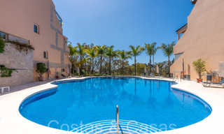 Ruim en licht duplex penthouse te koop gelegen in Nueva Andalucia, Marbella 67976 