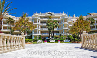 Verfijnd gerenoveerd appartement te koop in Las Dunas Park, een exclusief strandresort tussen Marbella en Estepona 67966 