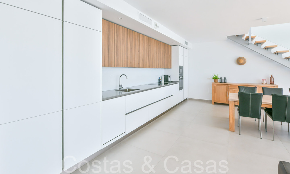 Luxueus, modern, duplex penthouse met panoramisch zeezicht te koop in Benalmadena, Costa del Sol 68010