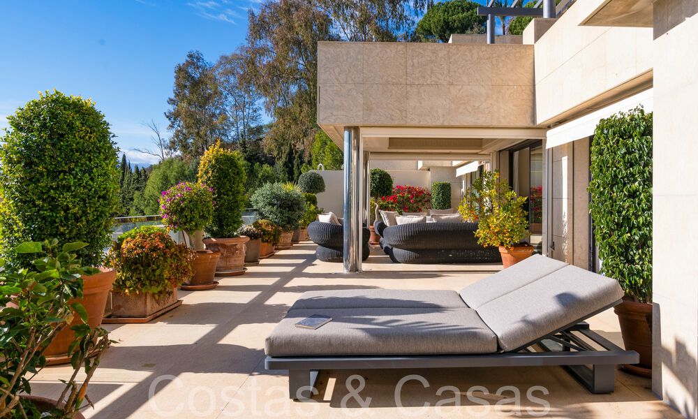 Luxueus appartement te koop met onbelemmerd, panoramisch zeezicht in Nueva Andalucia, Marbella 68124