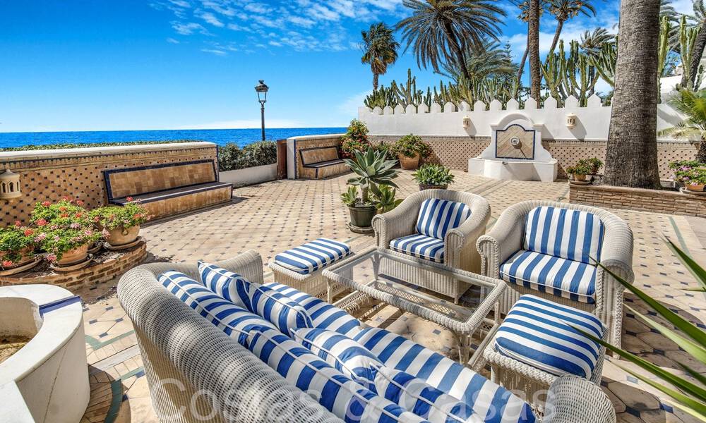 Luxevilla met open zeezicht te koop, direct aan het strand op de prestigieuze Golden Mile van Marbella 68316
