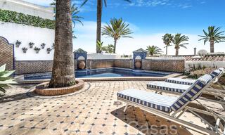 Luxevilla met open zeezicht te koop, direct aan het strand op de prestigieuze Golden Mile van Marbella 68323 