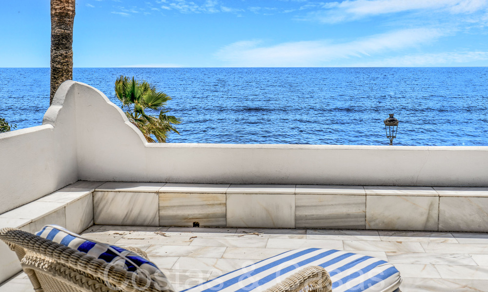 Luxevilla met open zeezicht te koop, direct aan het strand op de prestigieuze Golden Mile van Marbella 68327