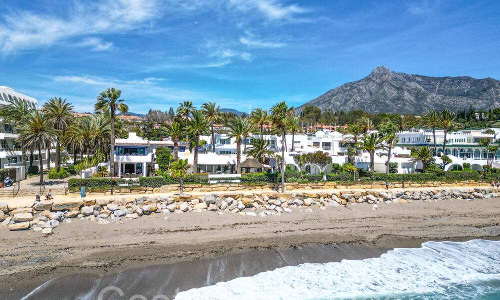 Luxevilla met open zeezicht te koop, direct aan het strand op de prestigieuze Golden Mile van Marbella 68329