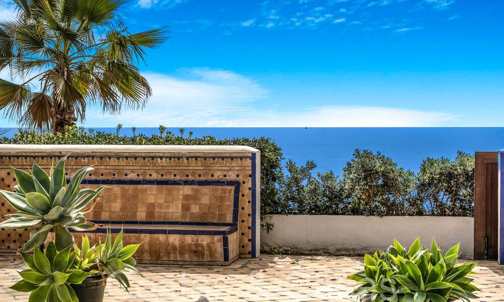 Luxevilla met open zeezicht te koop, direct aan het strand op de prestigieuze Golden Mile van Marbella 68356