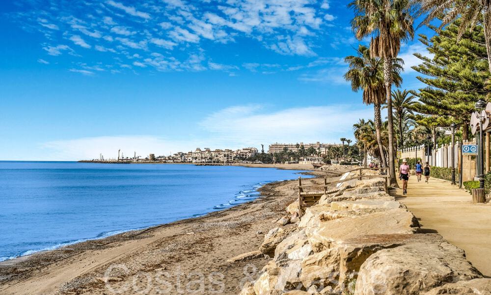 Luxevilla met open zeezicht te koop, direct aan het strand op de prestigieuze Golden Mile van Marbella 68357