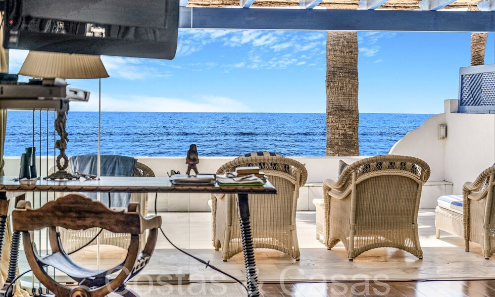 Luxevilla met open zeezicht te koop, direct aan het strand op de prestigieuze Golden Mile van Marbella 68361