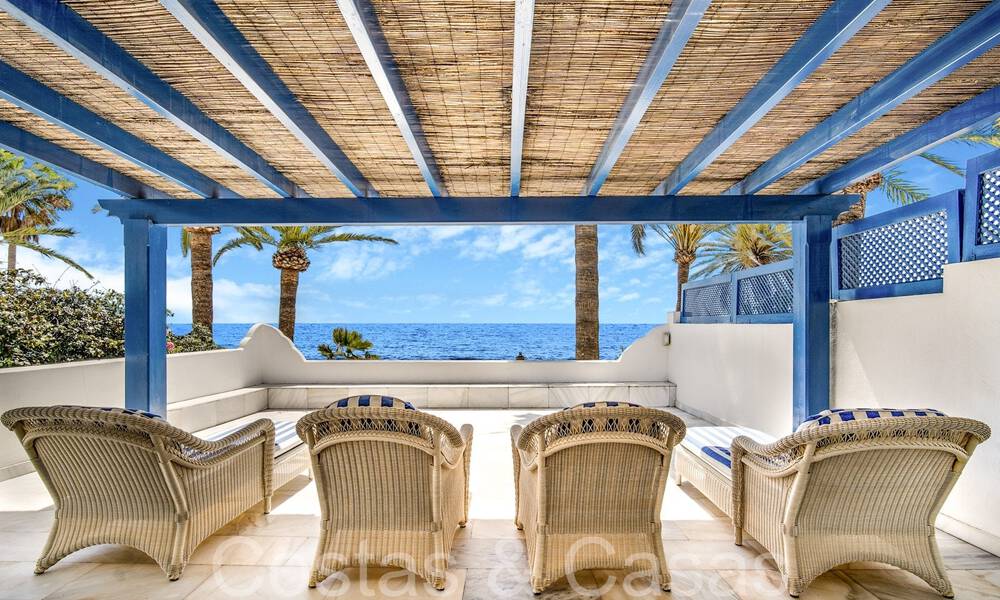 Luxevilla met open zeezicht te koop, direct aan het strand op de prestigieuze Golden Mile van Marbella 68362