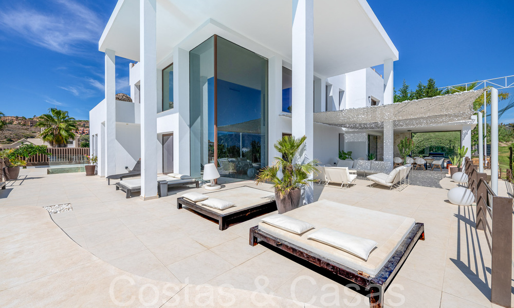 Instapklare, high-end designervilla te koop, frontlinie golf met zeezicht in Benahavis - Marbella 68417