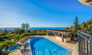 Imposante villa in koninklijke stijl te koop met panoramisch zeezicht gelegen in de heuvels van Marbella Oost 68188 