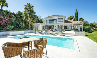 Eigentijds gerenoveerde luxevilla te koop, eerstelijns golf in Nueva Andalucia, Marbella 70516 