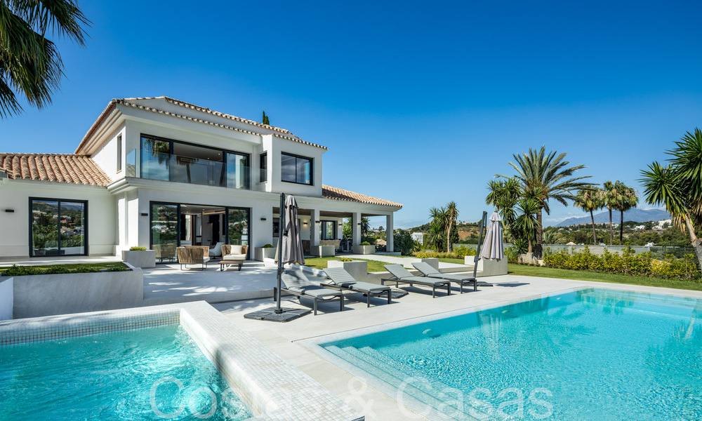 Eigentijds gerenoveerde luxevilla te koop, eerstelijns golf in Nueva Andalucia, Marbella 70518