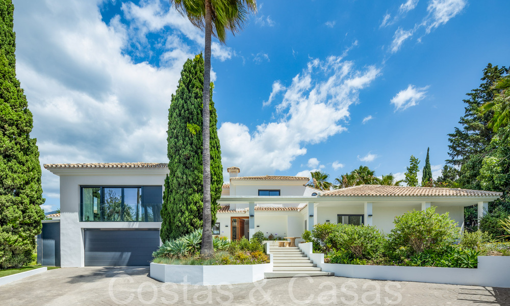 Eigentijds gerenoveerde luxevilla te koop, eerstelijns golf in Nueva Andalucia, Marbella 70532