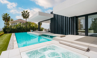 Moderne, gelijkvloerse, luxueuze villa te koop direct aan de golfbaan in Benahavis - Marbella 68468 