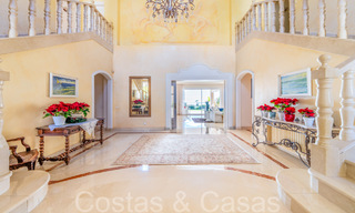 Klassieke Mediterrane villa met adembenemend zeezicht te koop in het toonaangevende Cascada de Camojan in Marbella 68495 
