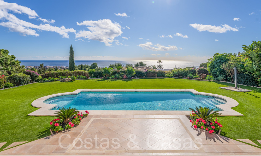 Klassieke Mediterrane villa met adembenemend zeezicht te koop in het toonaangevende Cascada de Camojan in Marbella 68499