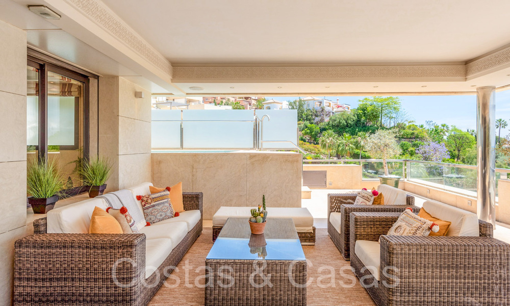 Luxueus duplex penthouse te koop met privézwembad en zeezicht in Nueva Andalucia, Marbella 68964