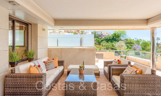 Luxueus duplex penthouse te koop met privézwembad en zeezicht in Nueva Andalucia, Marbella 68964 