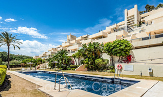 Luxueus duplex penthouse te koop met privézwembad en zeezicht in Nueva Andalucia, Marbella 68969 