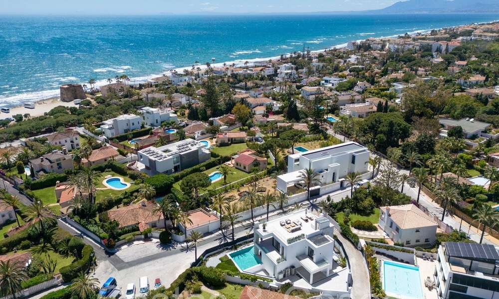 Eigentijdse luxevilla te koop op een steenworp van het strand in Oost Marbella 69068