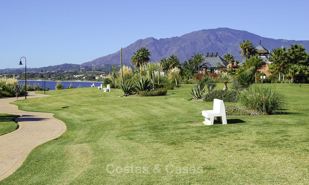 Superieur tuinappartement in een eersteklas complex aan het strand op de New Golden Mile tussen Marbella en Estepona 69401