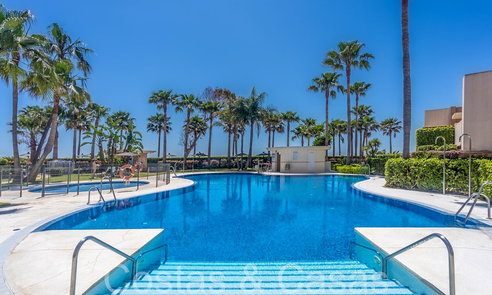 Penthouse te koop in een eerstelijnsstrand complex op de New Golden Mile tussen Marbella en Estepona 69343