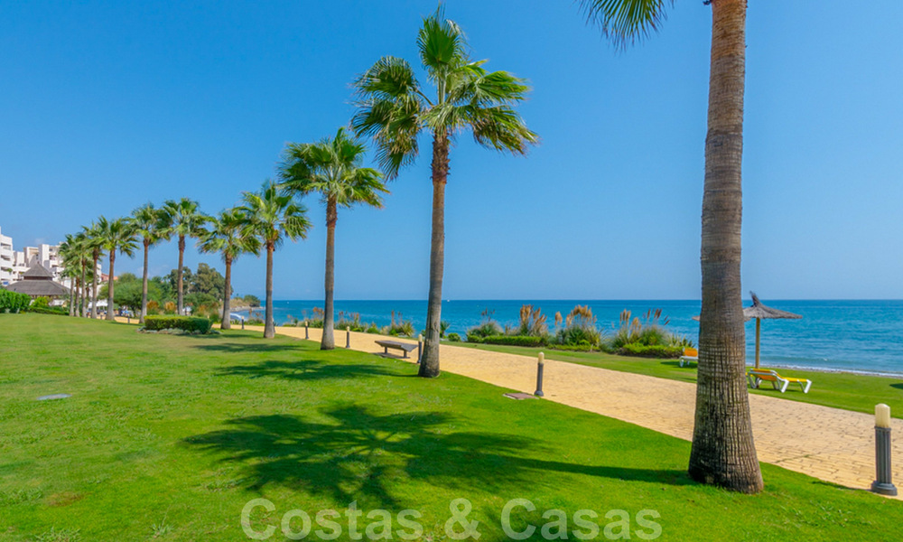 Penthouse te koop in een eerstelijnsstrand complex op de New Golden Mile tussen Marbella en Estepona 69351