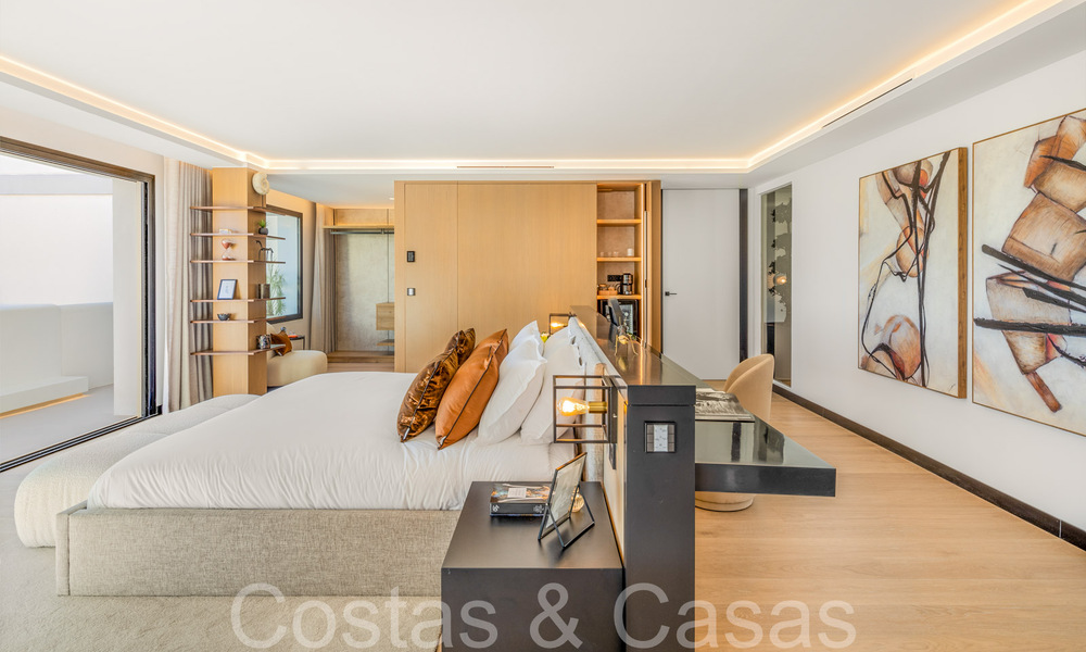 Eersteklas duplex penthouse met panoramisch zeezicht en eigen dompelbad te koop in Nueva Andalucia, Marbella 69444