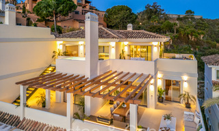 Eersteklas duplex penthouse met panoramisch zeezicht en eigen dompelbad te koop in Nueva Andalucia, Marbella 69446 