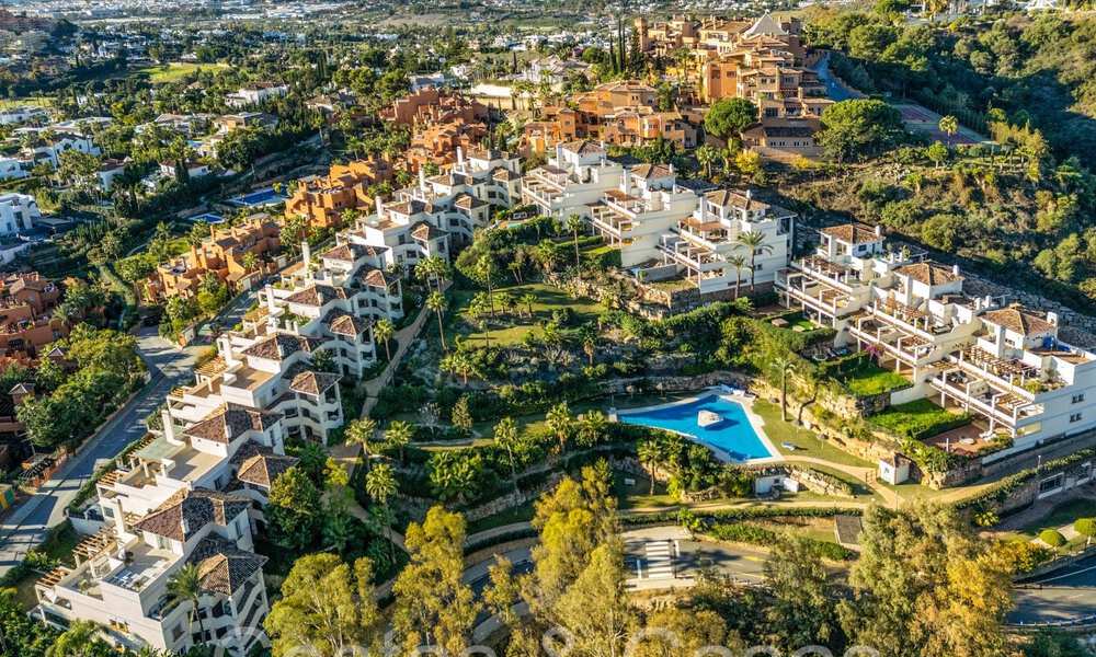Eersteklas duplex penthouse met panoramisch zeezicht en eigen dompelbad te koop in Nueva Andalucia, Marbella 69449