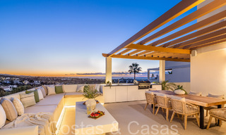 Eersteklas duplex penthouse met panoramisch zeezicht en eigen dompelbad te koop in Nueva Andalucia, Marbella 69453 