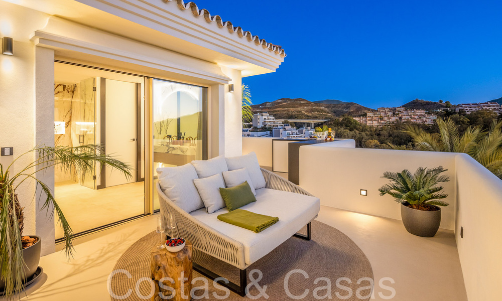 Eersteklas duplex penthouse met panoramisch zeezicht en eigen dompelbad te koop in Nueva Andalucia, Marbella 69455