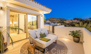 Eersteklas duplex penthouse met panoramisch zeezicht en eigen dompelbad te koop in Nueva Andalucia, Marbella 69455 