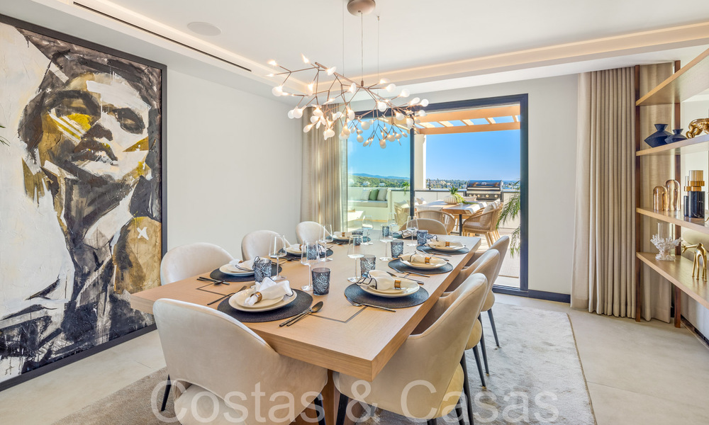Eersteklas duplex penthouse met panoramisch zeezicht en eigen dompelbad te koop in Nueva Andalucia, Marbella 69473