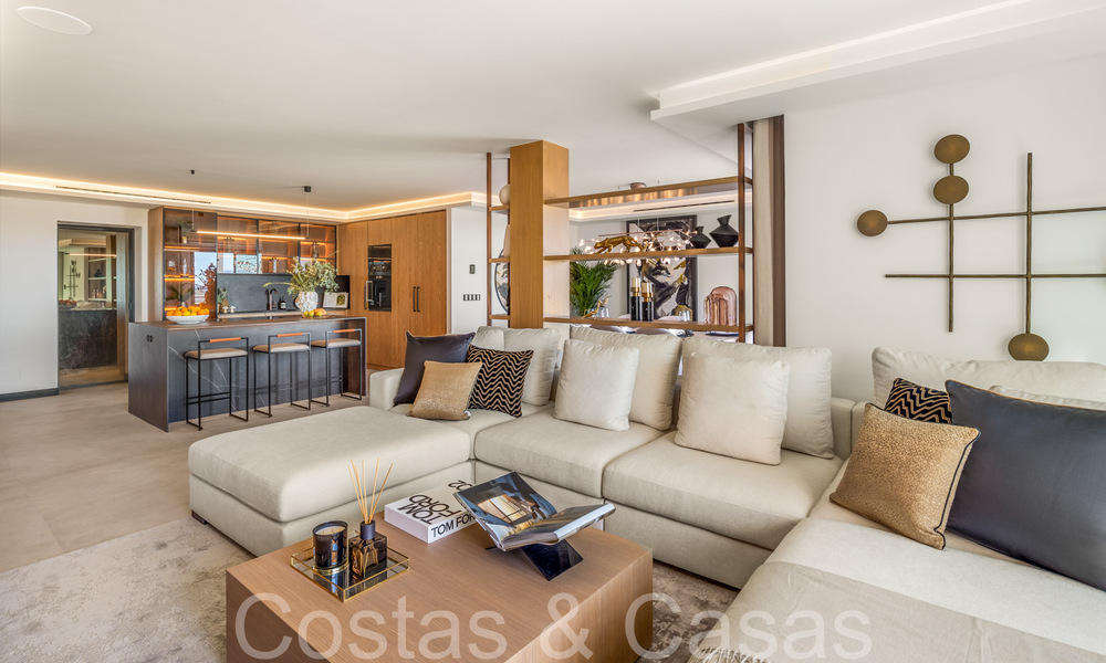 Eersteklas duplex penthouse met panoramisch zeezicht en eigen dompelbad te koop in Nueva Andalucia, Marbella 69478