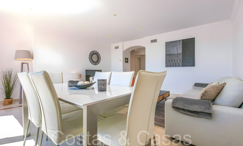 Instapklaar luxe penthouse met magnifiek uitzicht op de golfbaan en de Middellandse Zee te koop in Benahavis - Marbella 69630