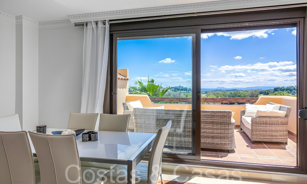 Instapklaar luxe penthouse met magnifiek uitzicht op de golfbaan en de Middellandse Zee te koop in Benahavis - Marbella 69631