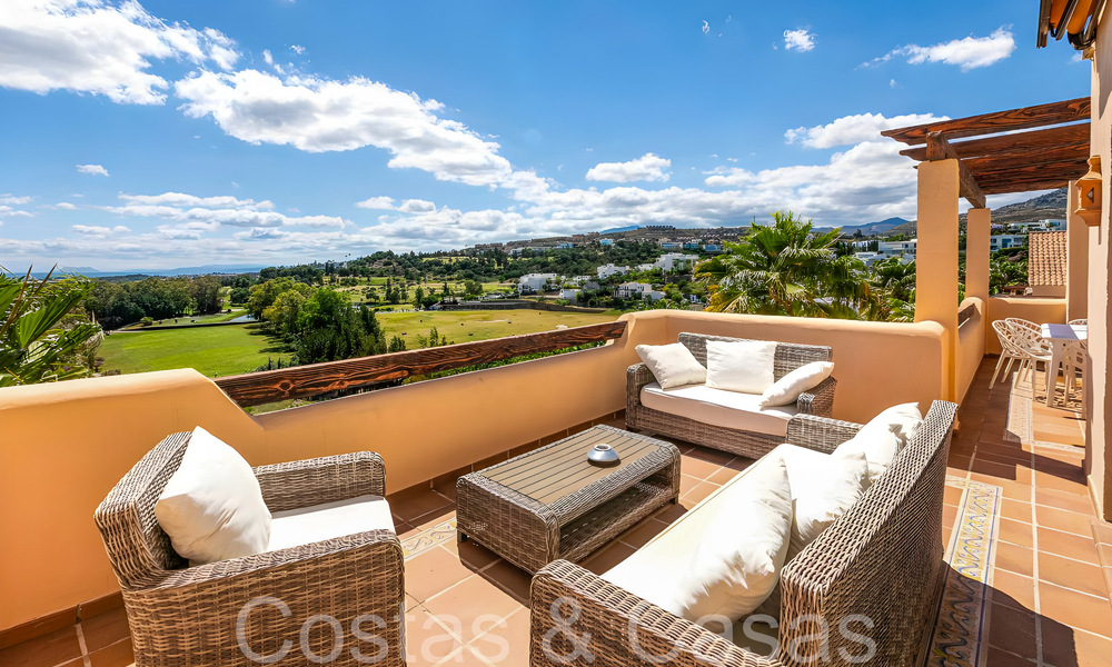 Instapklaar luxe penthouse met magnifiek uitzicht op de golfbaan en de Middellandse Zee te koop in Benahavis - Marbella 69637