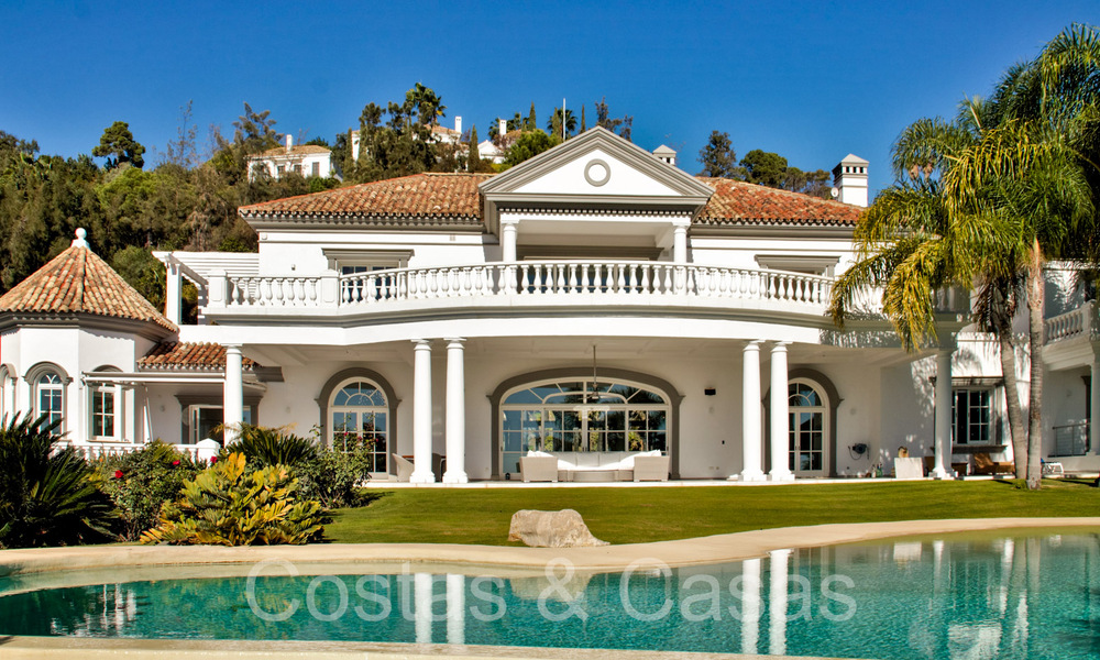 Klassieke Mediterrane villa met adembenemend zeezicht te koop, in het exclusieve La Zagaleta resort in Benahavis - Marbella 69740
