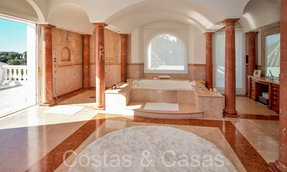 Klassieke Mediterrane villa met adembenemend zeezicht te koop, in het exclusieve La Zagaleta resort in Benahavis - Marbella 69755