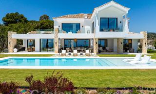 Nieuwbouwvilla in een Mediterrane, Provençaalse stijl te koop in een afgeschermde urbanisatie in Marbella - Benahavis 69887 