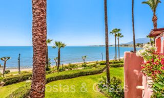 Verfijnd, eerstelijnsstrand appartement te koop in een exclusief complex op de New Golden Mile, Marbella - Estepona 69990 