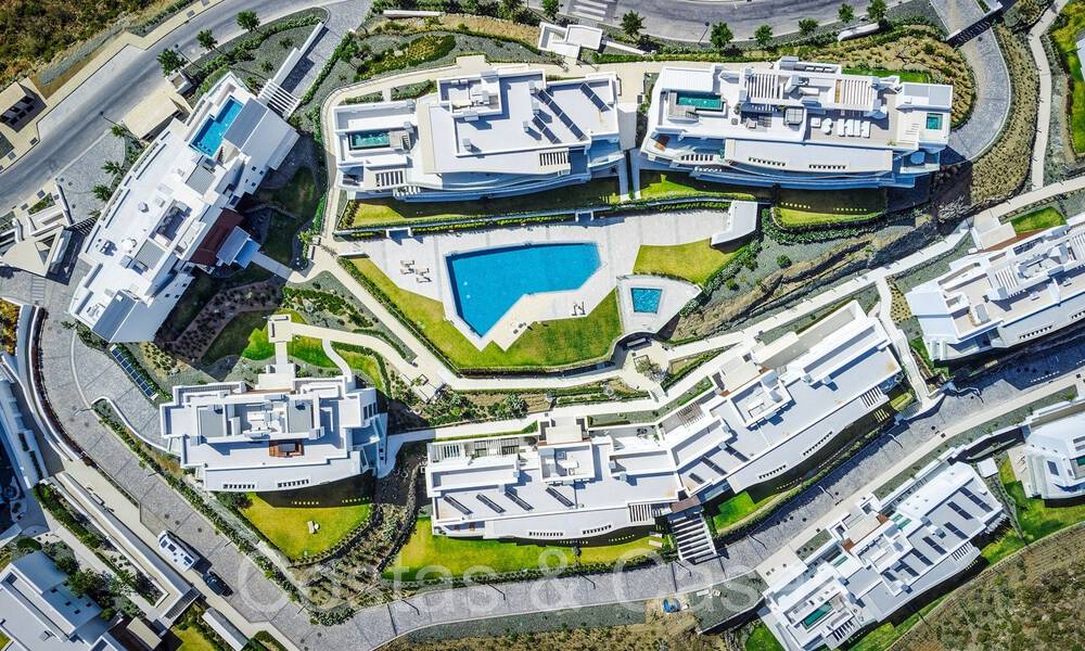 Instapklaar, eigentijds penthouse met panoramisch zeezicht te koop in een hoogstaand complex van Benahavis - Marbella 69997