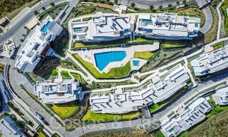 Instapklaar, eigentijds penthouse met panoramisch zeezicht te koop in een hoogstaand complex van Benahavis - Marbella 69997 