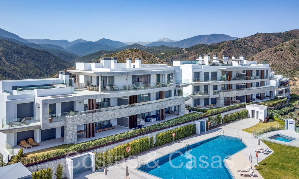 Instapklaar, eigentijds penthouse met panoramisch zeezicht te koop in een hoogstaand complex van Benahavis - Marbella 69999