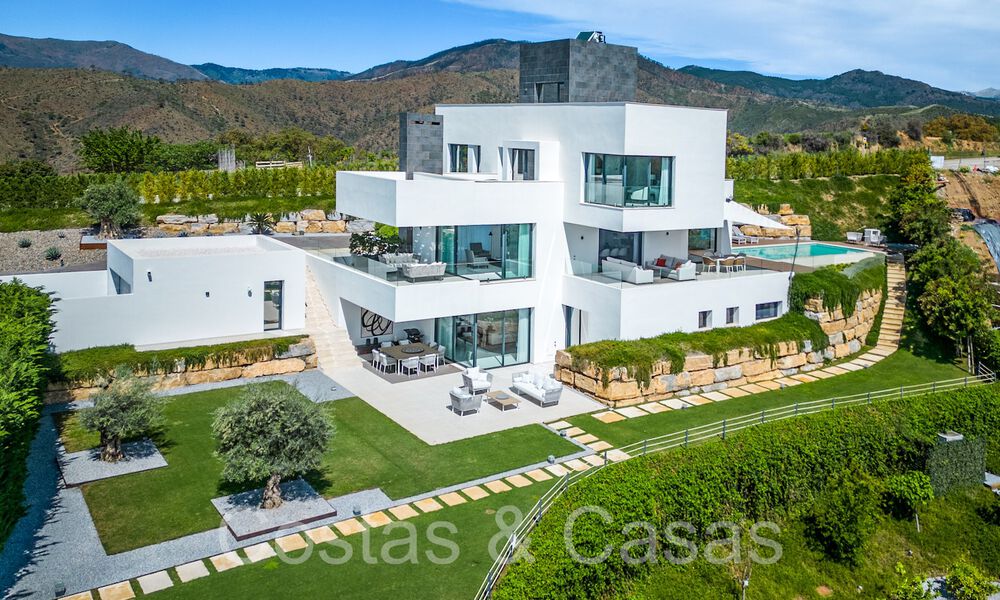 Instapklare luxevilla met panoramische vergezichten te koop in een gated community van Benahavis - Marbella 70030